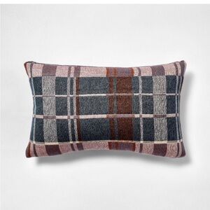 Threshold lumbar pillow